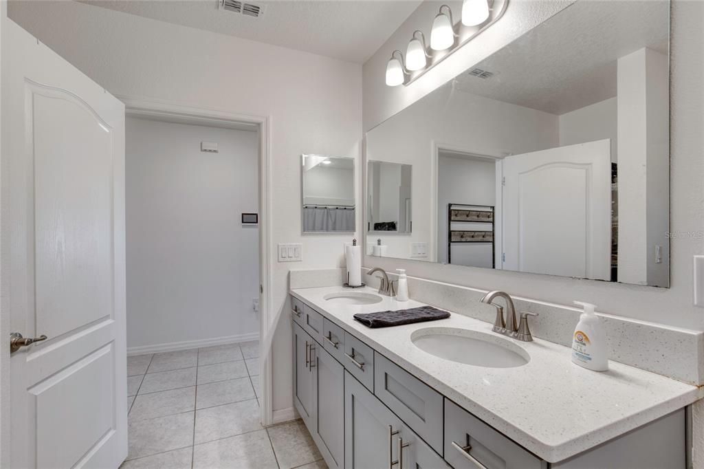 Active With Contract: $470,000 (6 beds, 3 baths, 2739 Square Feet)