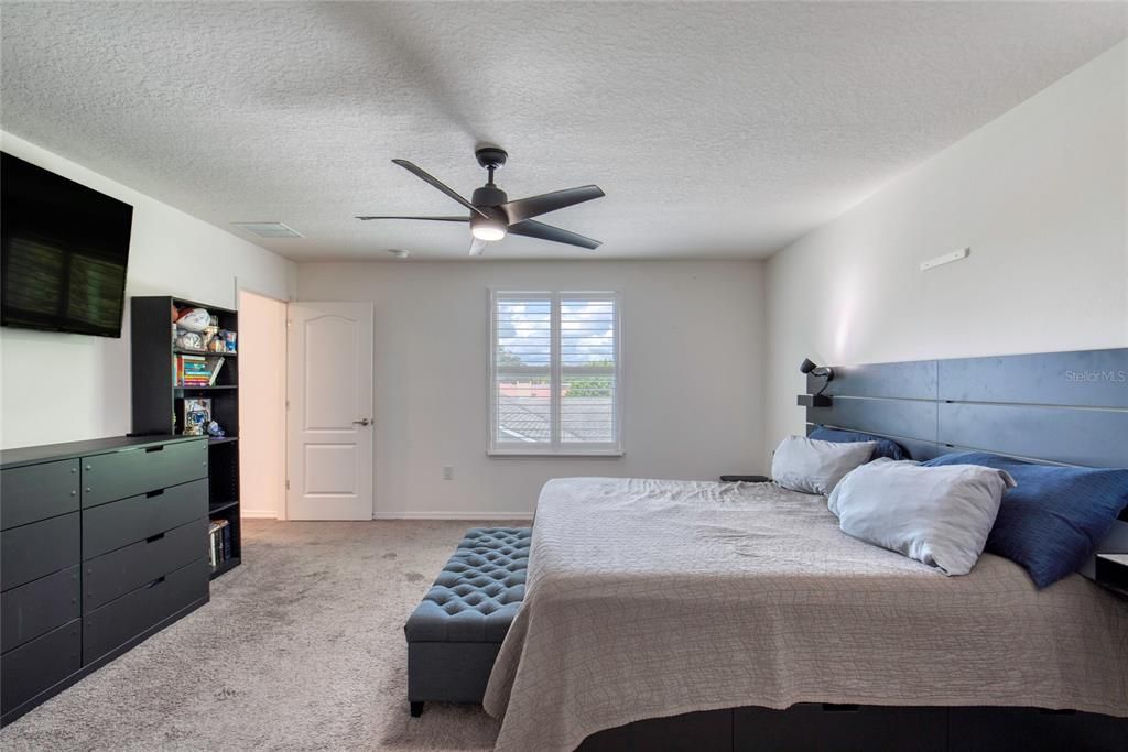 Active With Contract: $470,000 (6 beds, 3 baths, 2739 Square Feet)