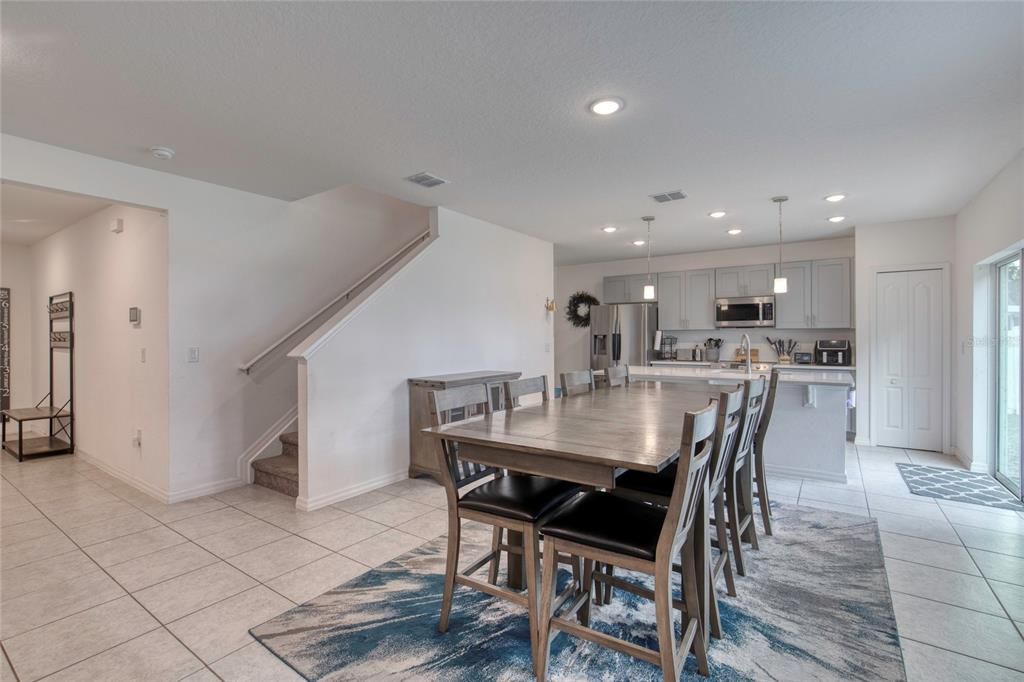 Active With Contract: $470,000 (6 beds, 3 baths, 2739 Square Feet)