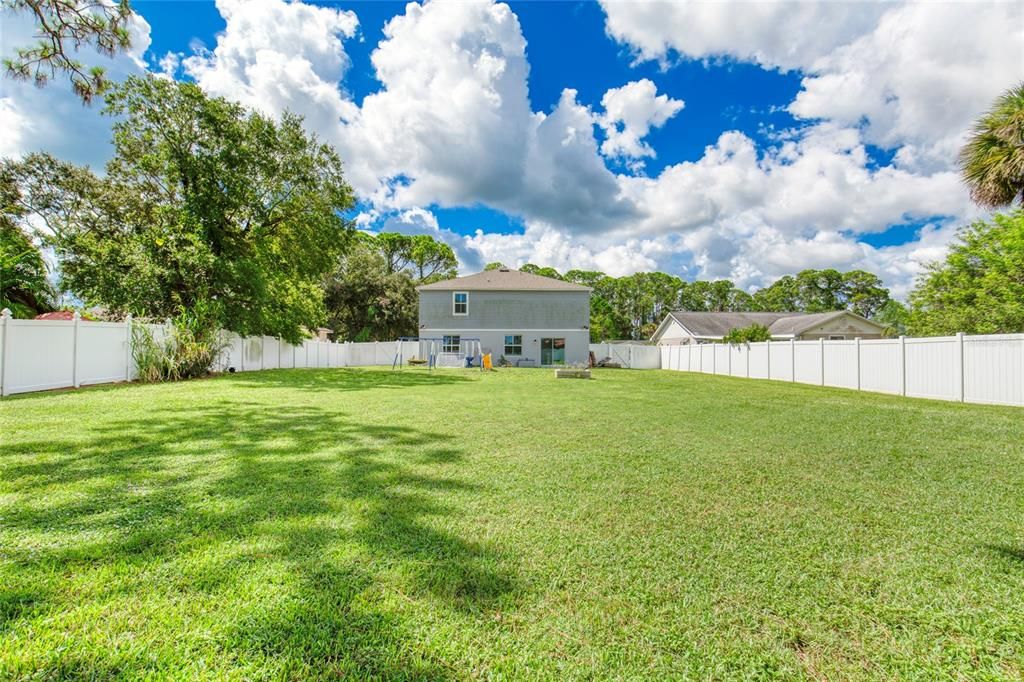 Active With Contract: $470,000 (6 beds, 3 baths, 2739 Square Feet)