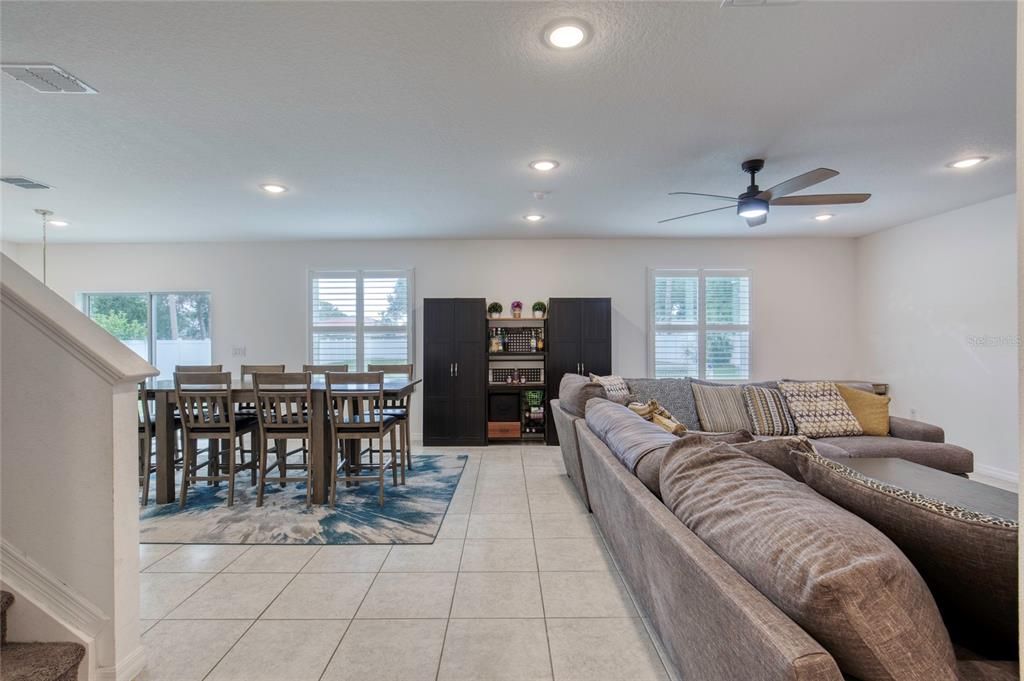 Active With Contract: $470,000 (6 beds, 3 baths, 2739 Square Feet)