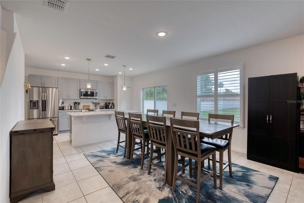 Active With Contract: $470,000 (6 beds, 3 baths, 2739 Square Feet)