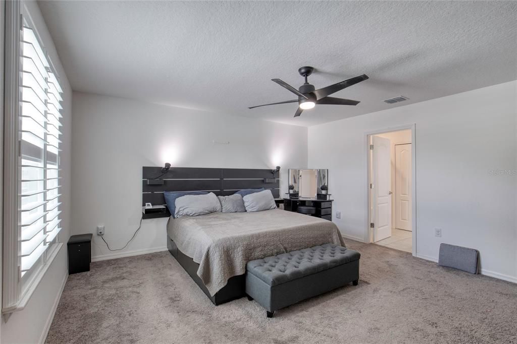 Active With Contract: $470,000 (6 beds, 3 baths, 2739 Square Feet)