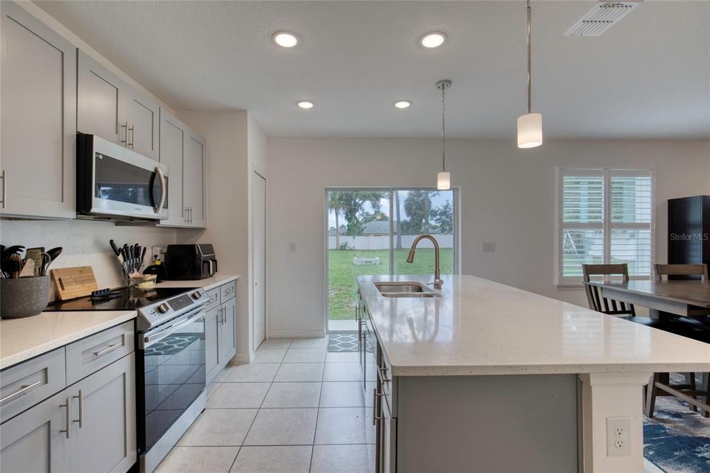 Active With Contract: $470,000 (6 beds, 3 baths, 2739 Square Feet)