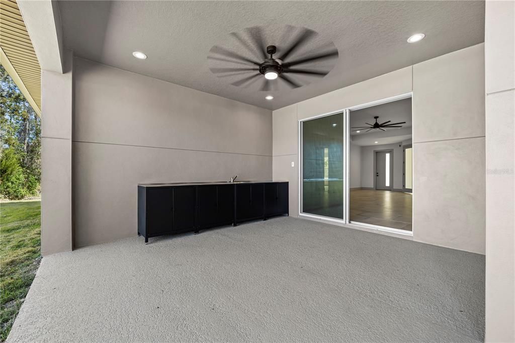 For Rent: $4,100 (4 beds, 3 baths, 2548 Square Feet)