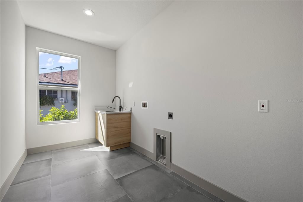 For Rent: $4,100 (4 beds, 3 baths, 2548 Square Feet)