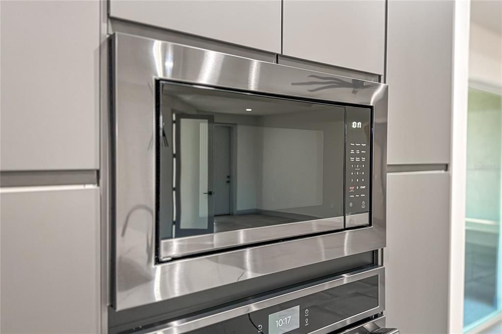 For Rent: $4,100 (4 beds, 3 baths, 2548 Square Feet)