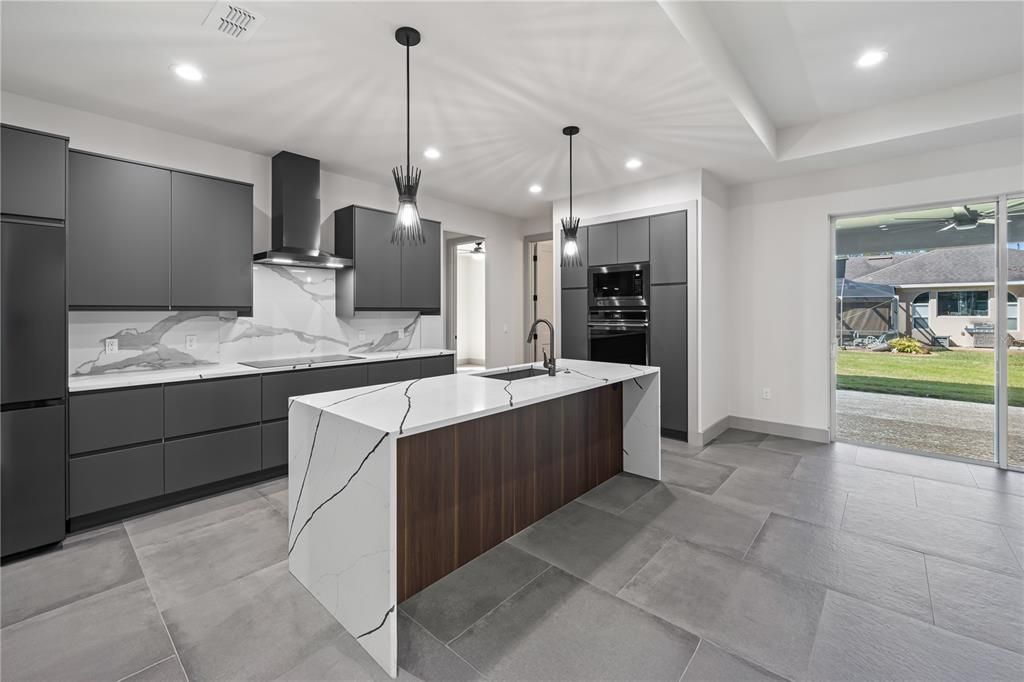 For Rent: $4,100 (4 beds, 3 baths, 2548 Square Feet)