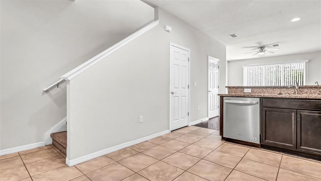 Active With Contract: $2,150 (2 beds, 2 baths, 1588 Square Feet)