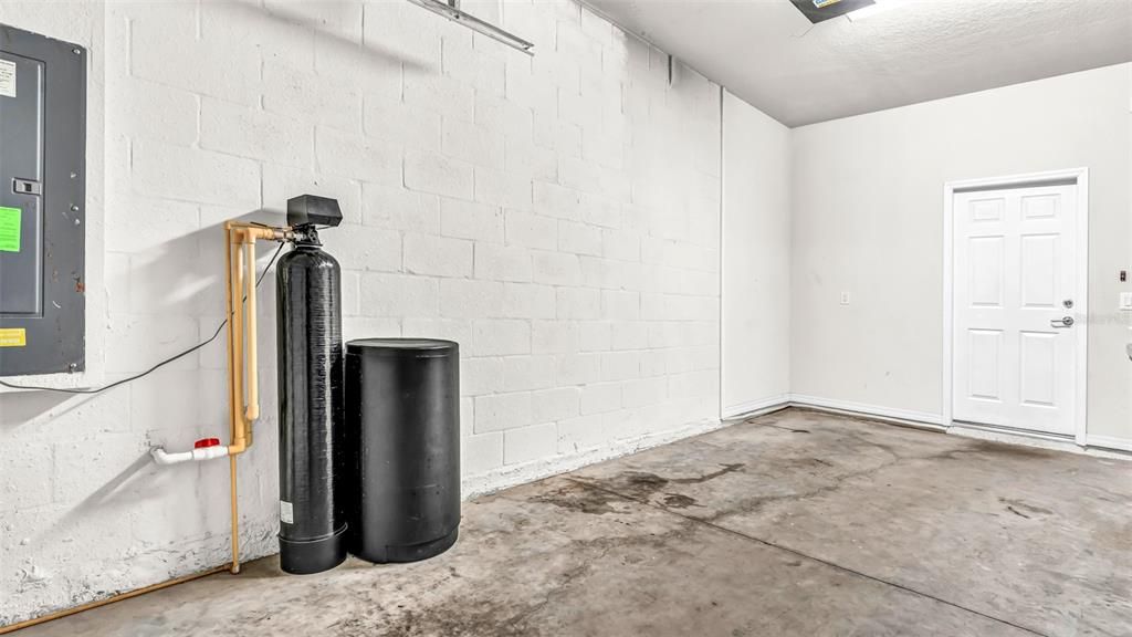 Active With Contract: $2,150 (2 beds, 2 baths, 1588 Square Feet)