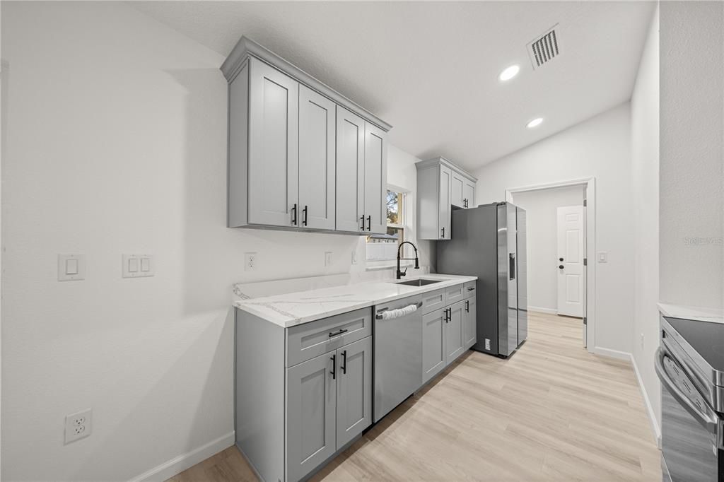 出租: $1,950 (3 贝兹, 2 浴室, 1157 平方英尺)