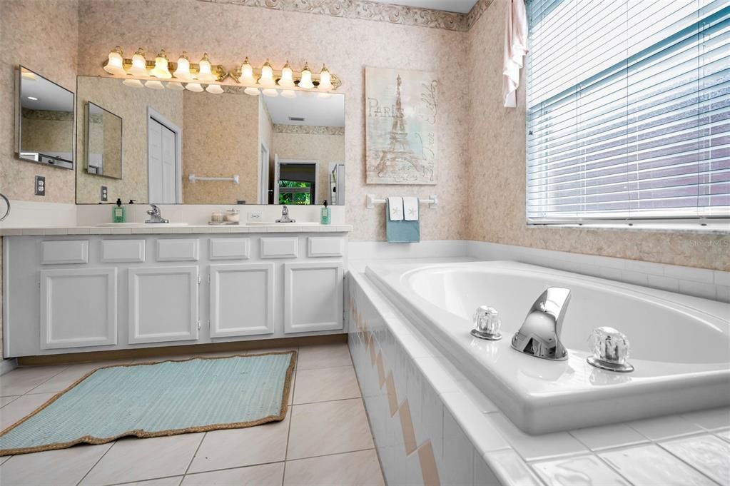 En Venta: $585,000 (3 camas, 2 baños, 1920 Pies cuadrados)