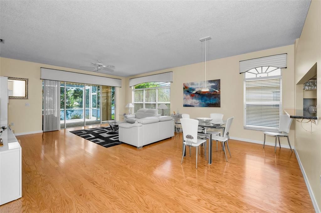 En Venta: $585,000 (3 camas, 2 baños, 1920 Pies cuadrados)