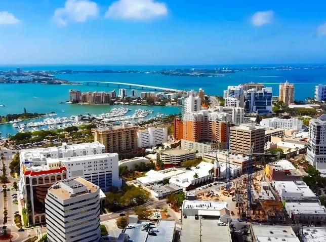 Activo con contrato: $419,900 (4 camas, 3 baños, 2437 Pies cuadrados)