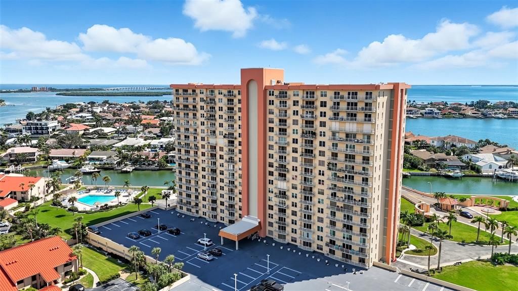 Active With Contract: $199,999 (1 beds, 1 baths, 745 Square Feet)