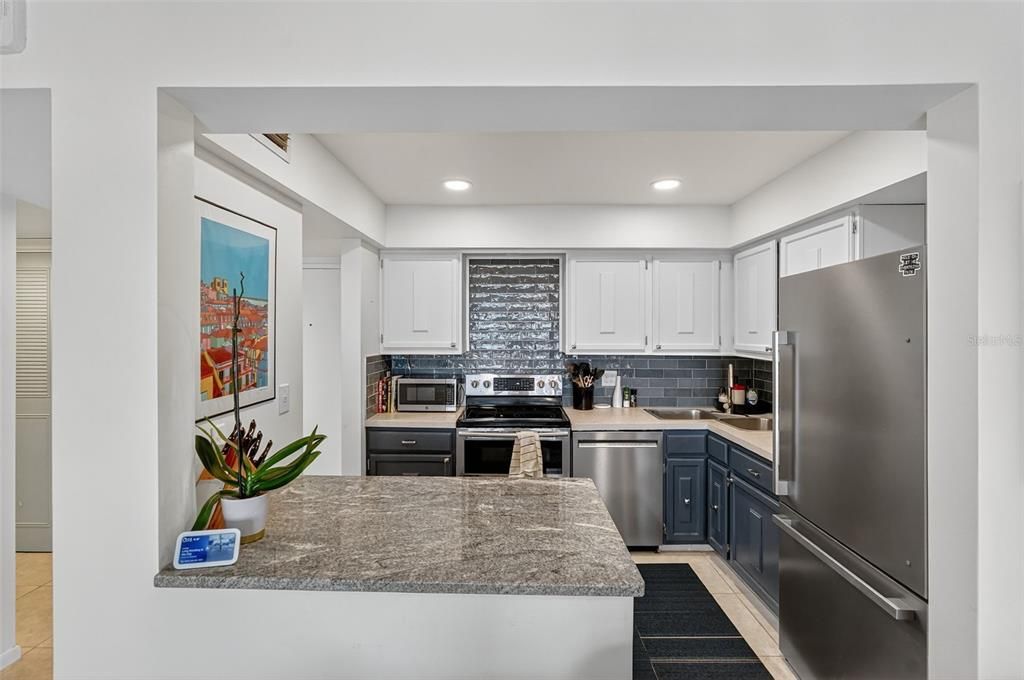 Active With Contract: $199,999 (1 beds, 1 baths, 745 Square Feet)