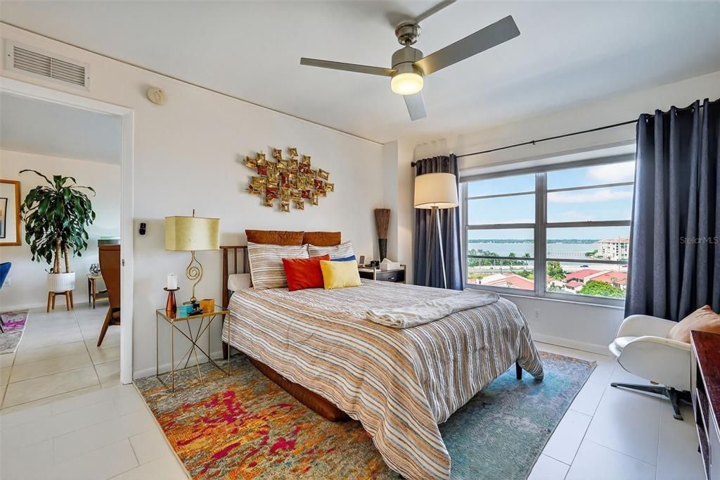 Active With Contract: $199,999 (1 beds, 1 baths, 745 Square Feet)