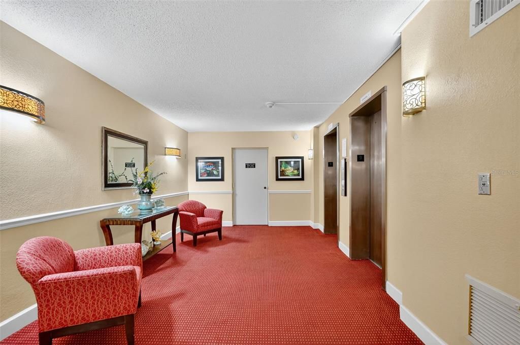 Active With Contract: $199,999 (1 beds, 1 baths, 745 Square Feet)