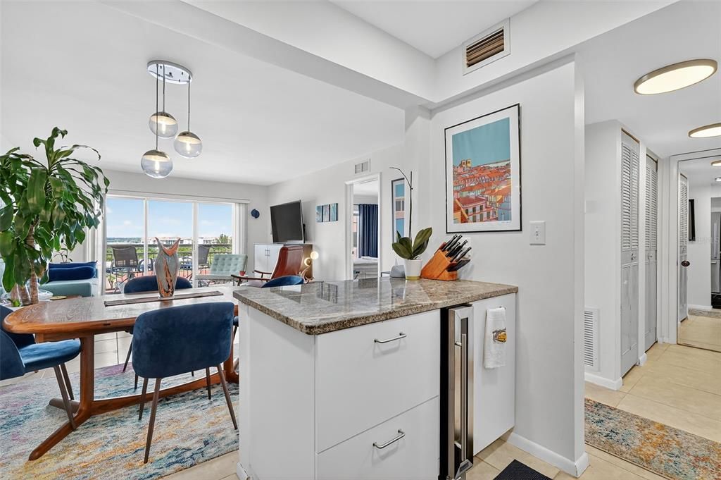 Active With Contract: $199,999 (1 beds, 1 baths, 745 Square Feet)