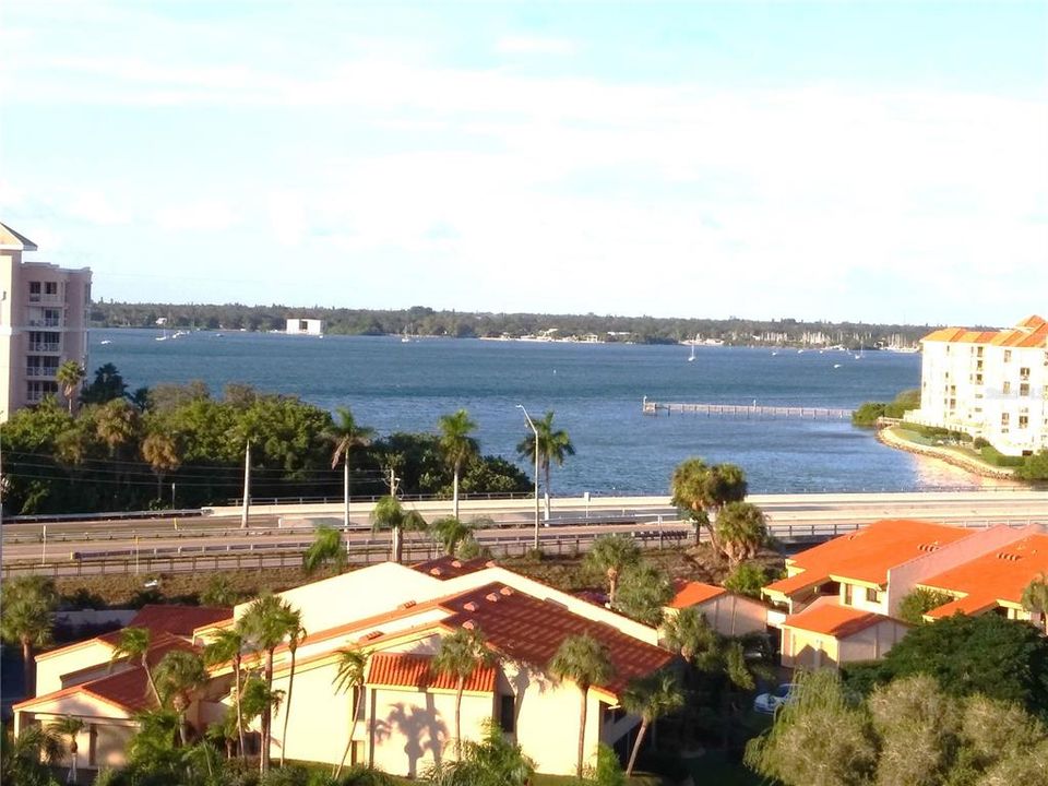 Active With Contract: $199,999 (1 beds, 1 baths, 745 Square Feet)