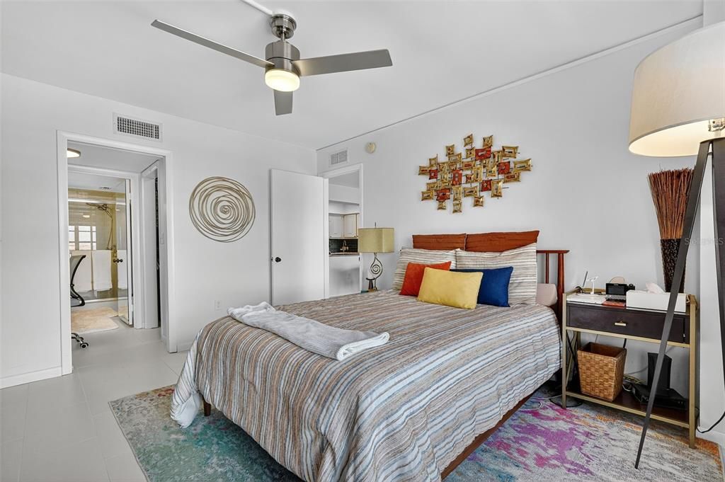 Active With Contract: $199,999 (1 beds, 1 baths, 745 Square Feet)