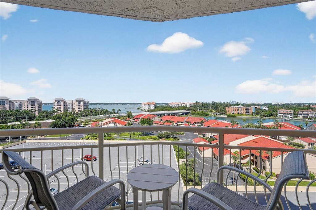 Active With Contract: $199,999 (1 beds, 1 baths, 745 Square Feet)