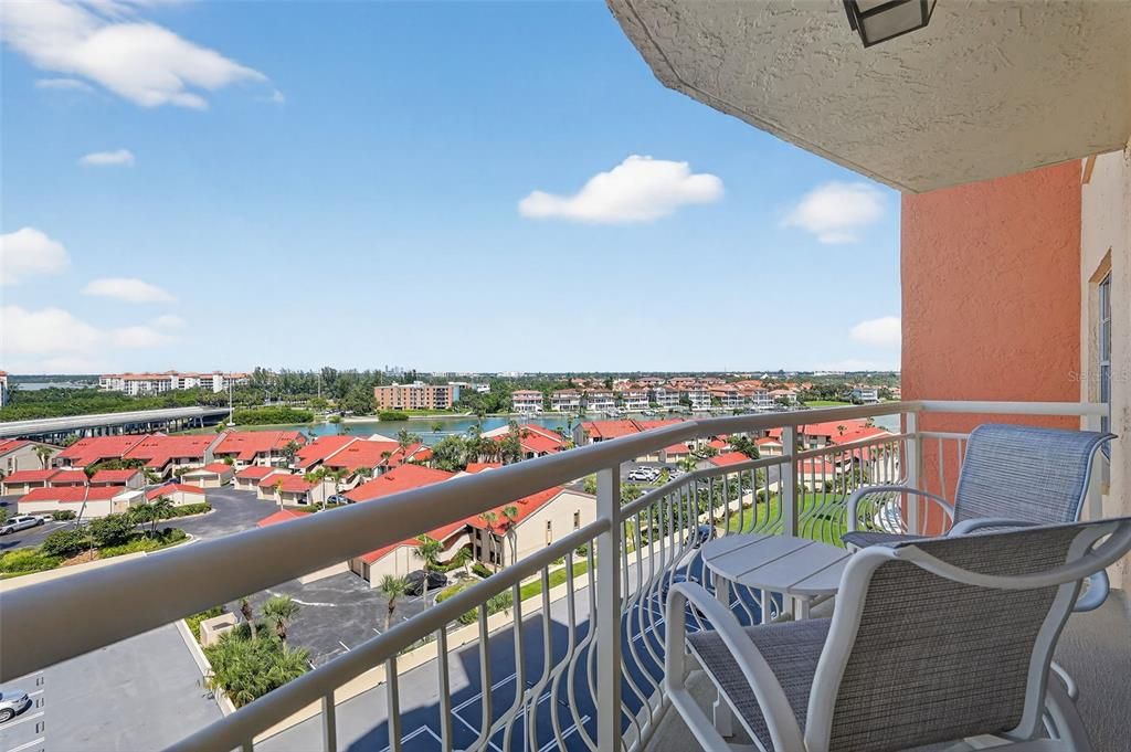 Active With Contract: $199,999 (1 beds, 1 baths, 745 Square Feet)