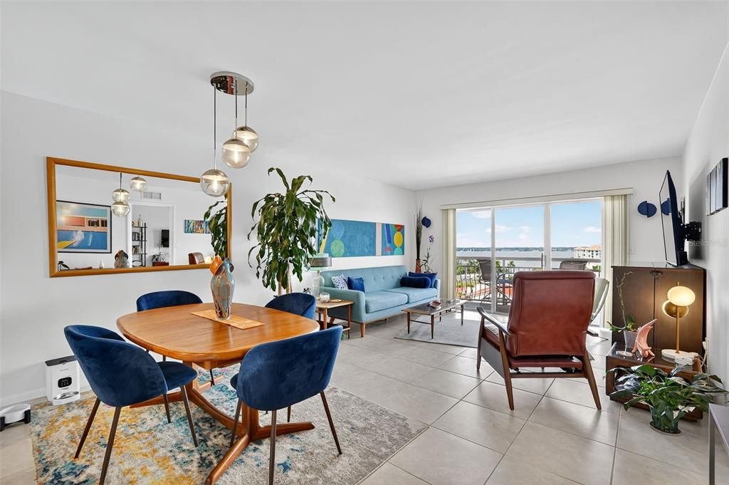 Active With Contract: $199,999 (1 beds, 1 baths, 745 Square Feet)