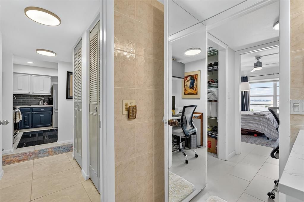 Active With Contract: $199,999 (1 beds, 1 baths, 745 Square Feet)