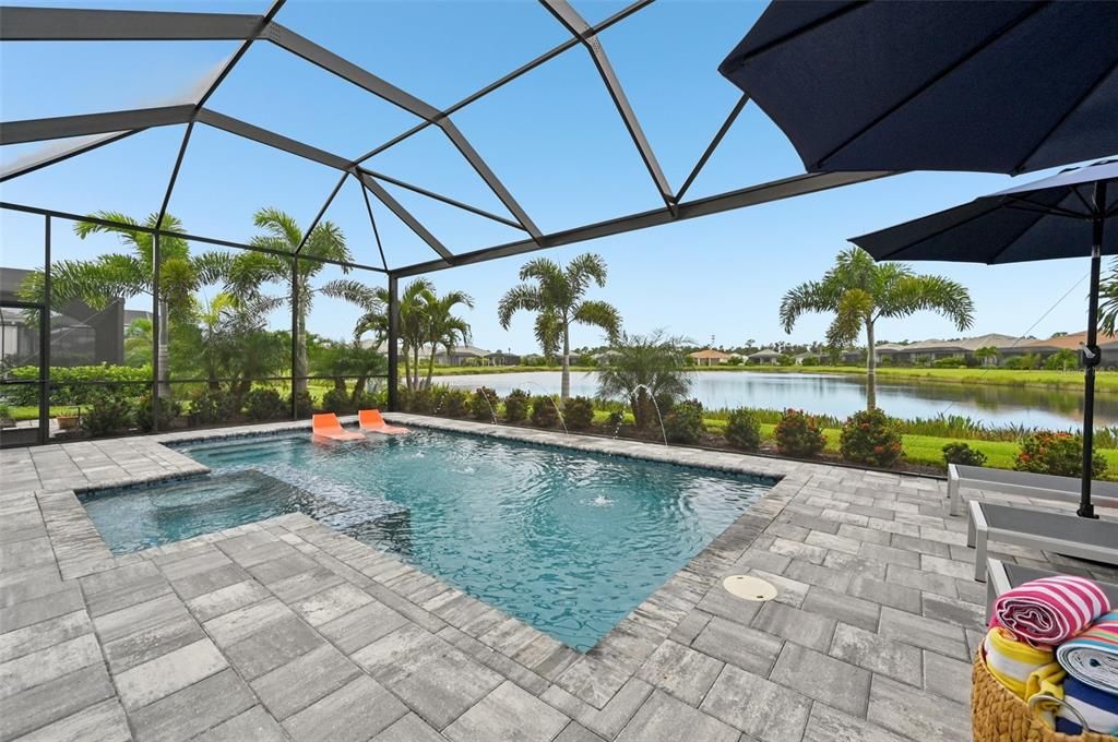 合同活跃: $985,000 (3 贝兹, 3 浴室, 2485 平方英尺)