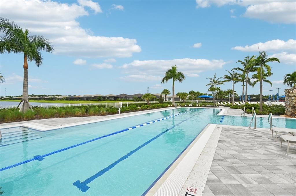 合同活跃: $985,000 (3 贝兹, 3 浴室, 2485 平方英尺)