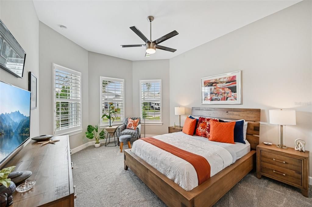 合同活跃: $985,000 (3 贝兹, 3 浴室, 2485 平方英尺)