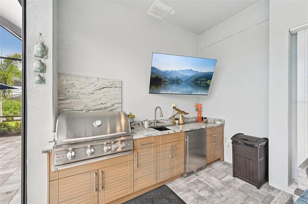 合同活跃: $985,000 (3 贝兹, 3 浴室, 2485 平方英尺)