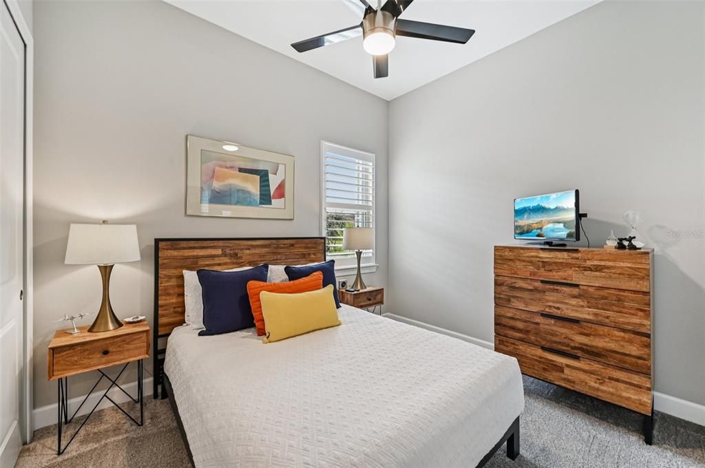 合同活跃: $985,000 (3 贝兹, 3 浴室, 2485 平方英尺)