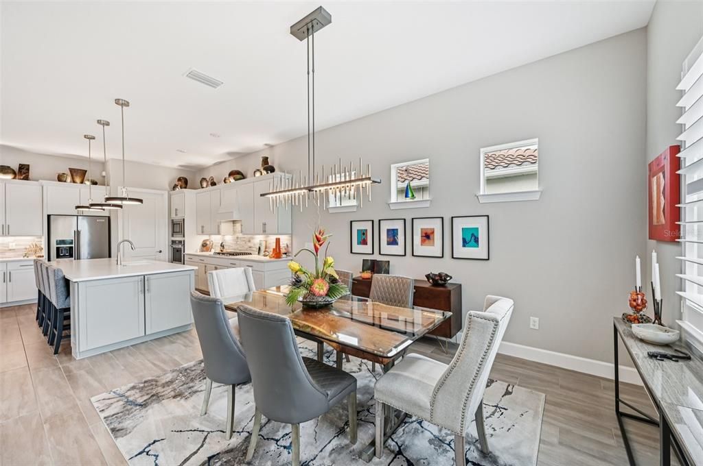 合同活跃: $985,000 (3 贝兹, 3 浴室, 2485 平方英尺)