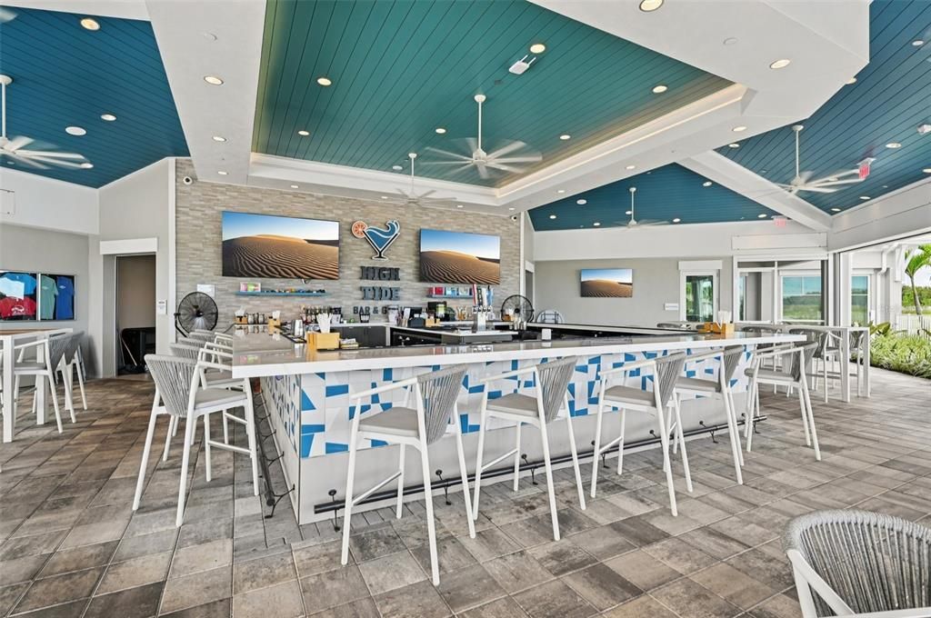 合同活跃: $985,000 (3 贝兹, 3 浴室, 2485 平方英尺)