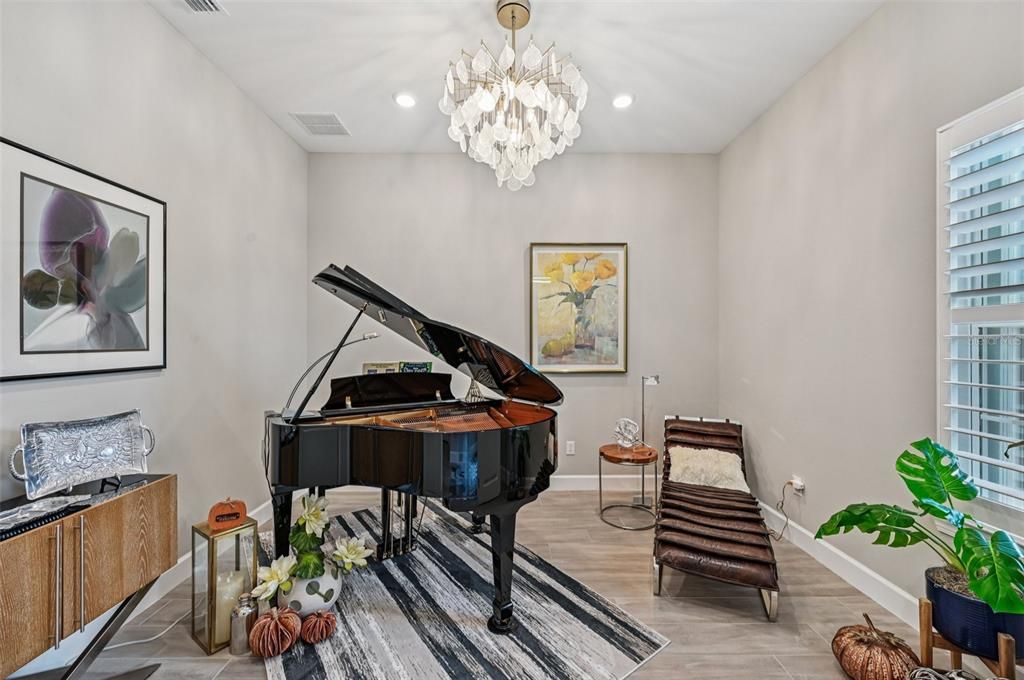 合同活跃: $985,000 (3 贝兹, 3 浴室, 2485 平方英尺)