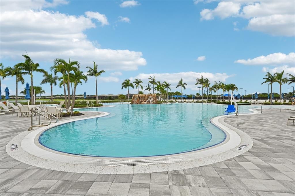 合同活跃: $985,000 (3 贝兹, 3 浴室, 2485 平方英尺)