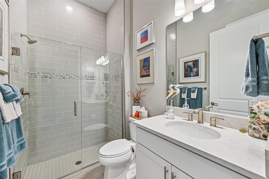 合同活跃: $985,000 (3 贝兹, 3 浴室, 2485 平方英尺)