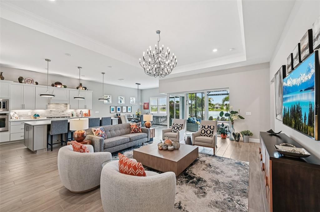 合同活跃: $985,000 (3 贝兹, 3 浴室, 2485 平方英尺)