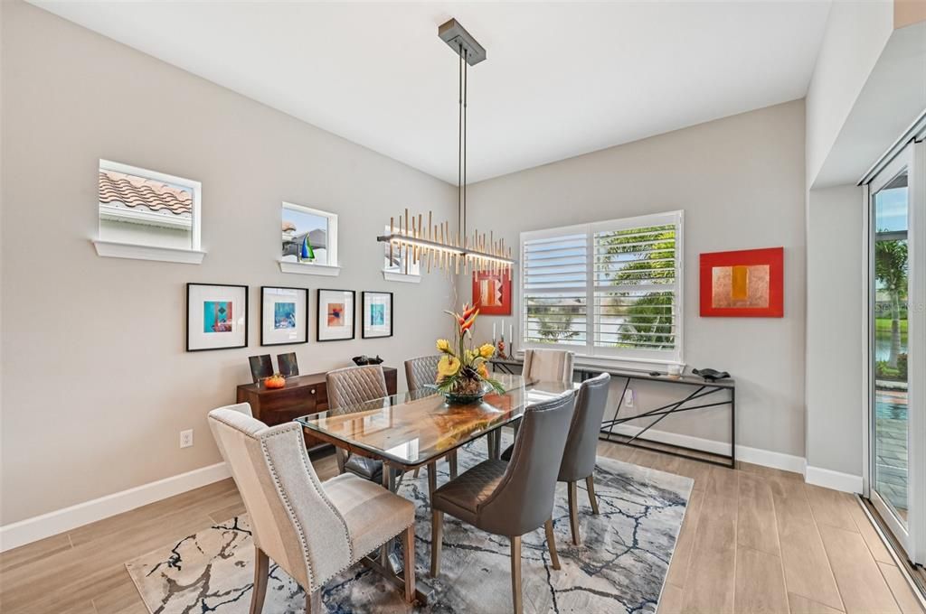 合同活跃: $985,000 (3 贝兹, 3 浴室, 2485 平方英尺)