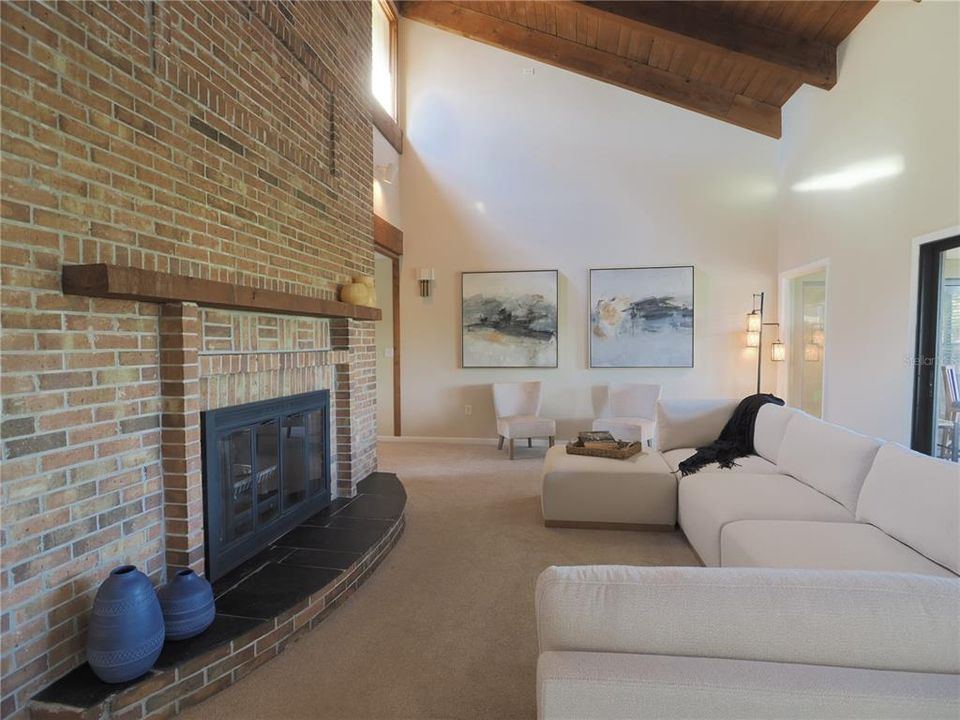 En Venta: $725,000 (3 camas, 2 baños, 2061 Pies cuadrados)