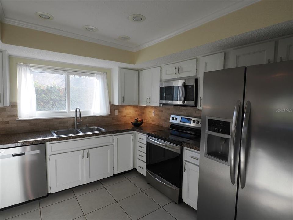 En Venta: $725,000 (3 camas, 2 baños, 2061 Pies cuadrados)