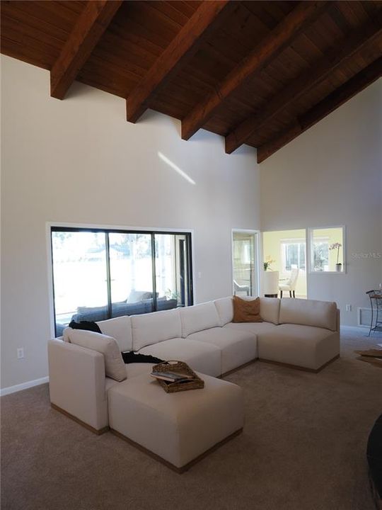 En Venta: $725,000 (3 camas, 2 baños, 2061 Pies cuadrados)