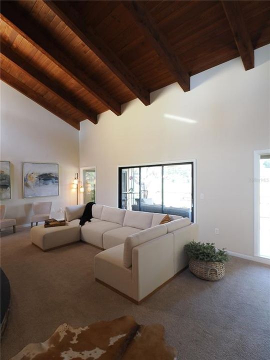 En Venta: $725,000 (3 camas, 2 baños, 2061 Pies cuadrados)