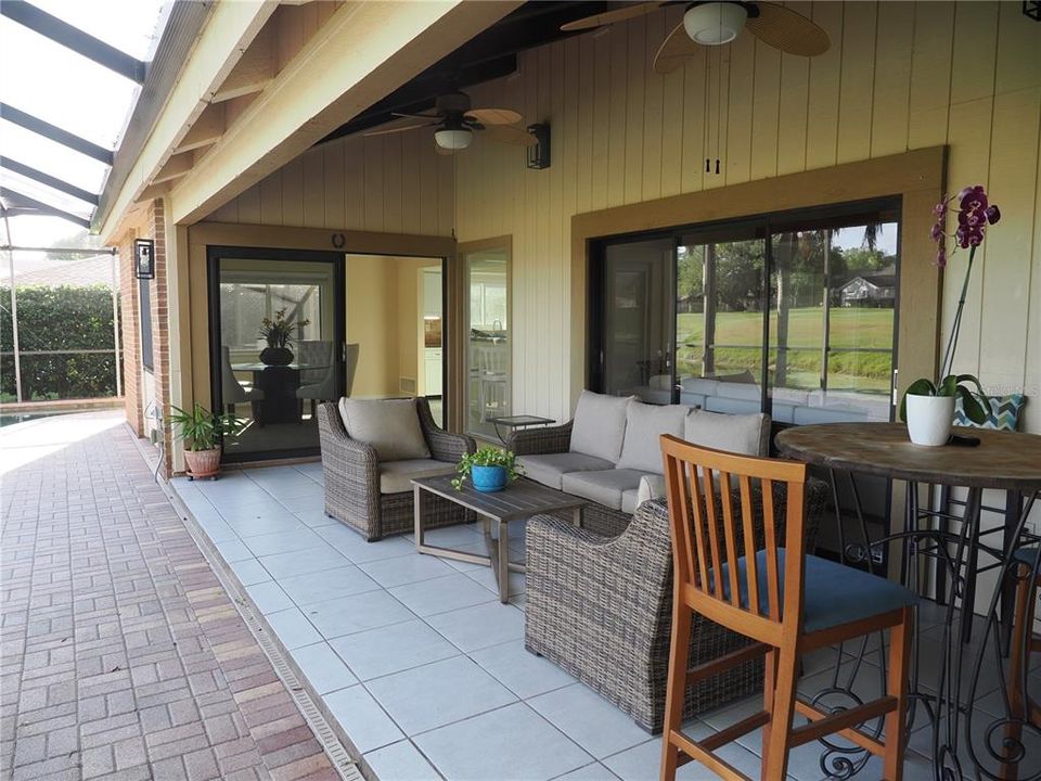 En Venta: $725,000 (3 camas, 2 baños, 2061 Pies cuadrados)