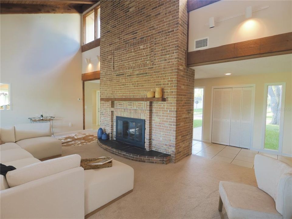 En Venta: $725,000 (3 camas, 2 baños, 2061 Pies cuadrados)