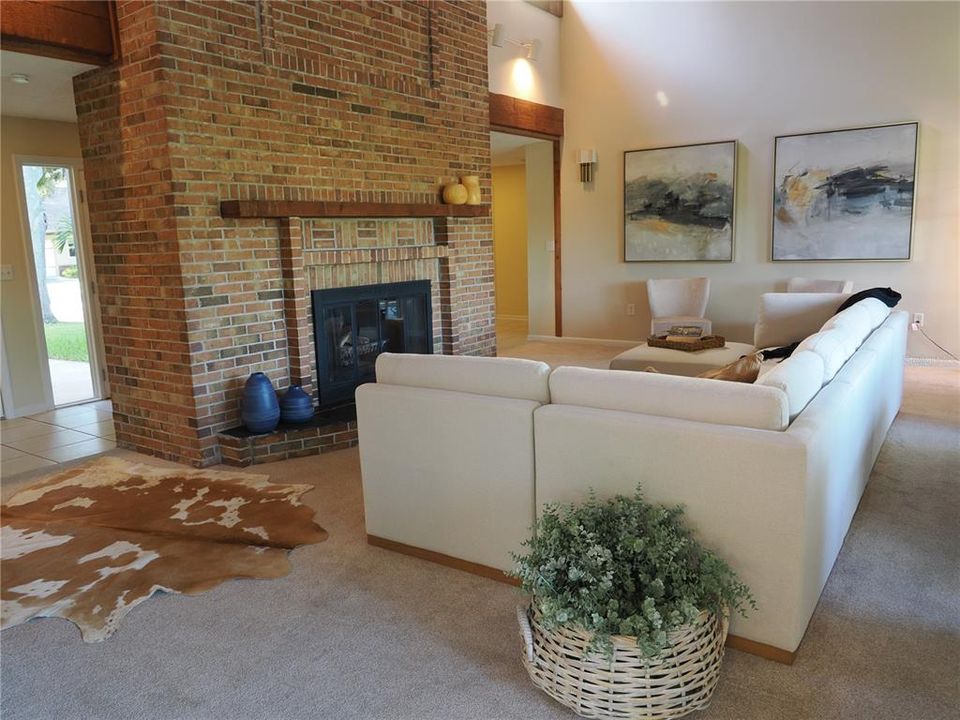 En Venta: $725,000 (3 camas, 2 baños, 2061 Pies cuadrados)