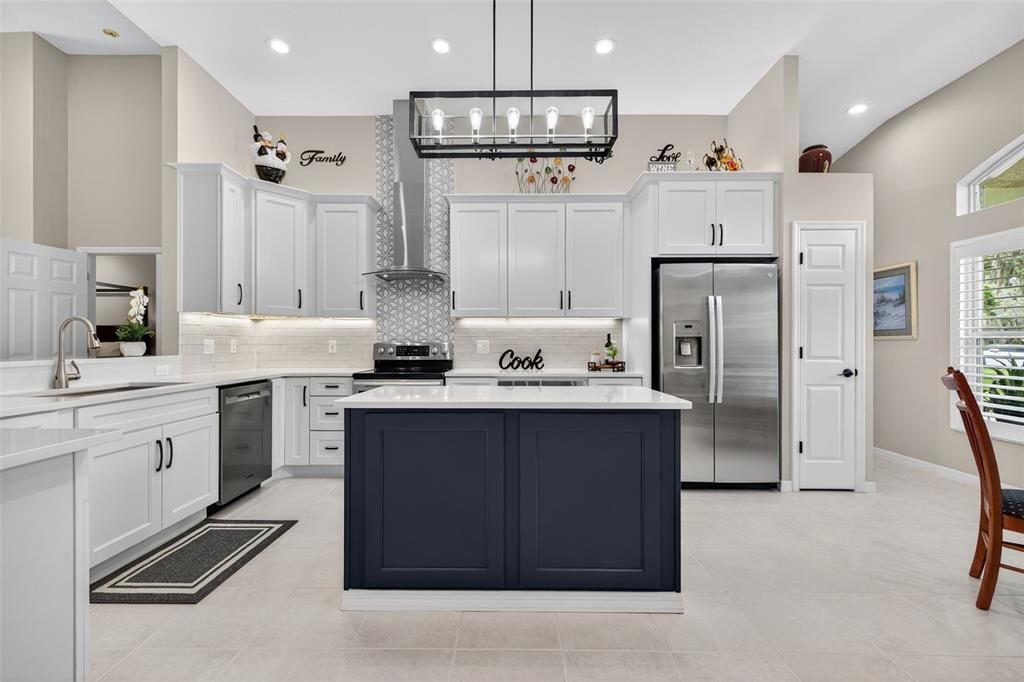 For Sale: $895,000 (4 beds, 3 baths, 2894 Square Feet)