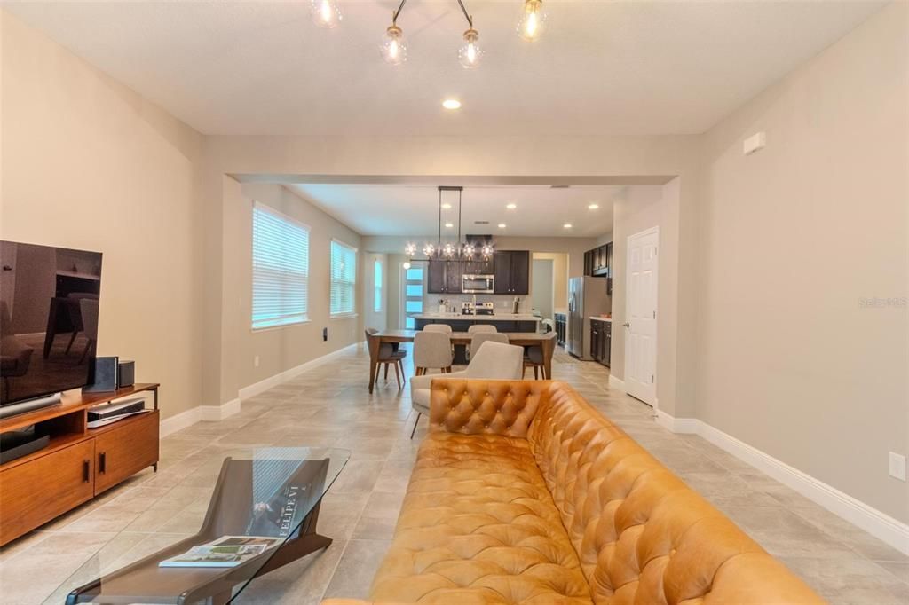 Active With Contract: $2,950 (3 beds, 2 baths, 2070 Square Feet)